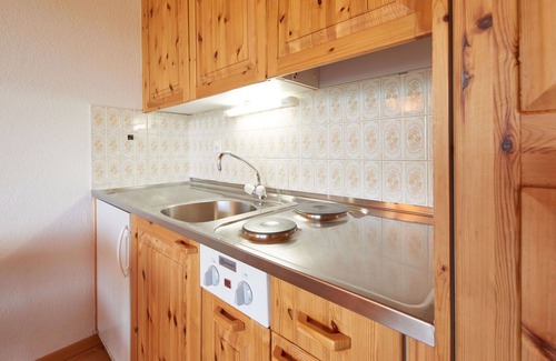 Sion Apartment | Nice apartment for 4 guests with WIFI, pool, TV and balcony