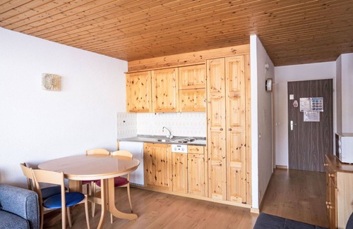 Sion Apartment | Nice apartment for 4 guests with WIFI, pool, TV and balcony