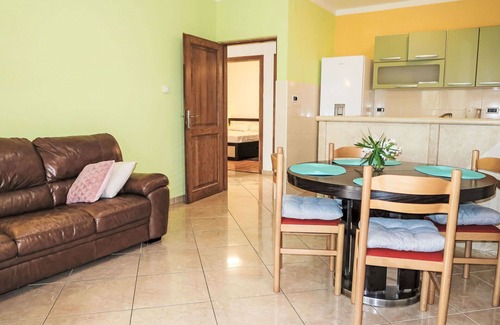 Ravni Apartment | Nice apartment for 4 guests with A/C, WIFI, TV, terrace and parking