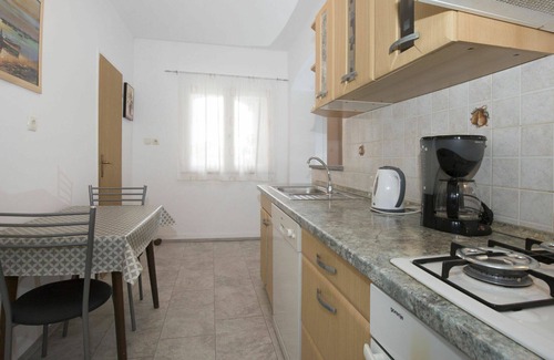 Labin Apartment | Nice apartment for 4 guests with WIFI, A/C, private pool, TV, terrace and parking