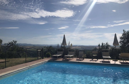 Trequanda Apartment | Nice apartment for 4 people with WIFI, pool, TV and parking, close to Montepulciano