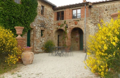 Trequanda Apartment | Nice apartment for 4 people with WIFI, pool, TV and parking, close to Montepulciano