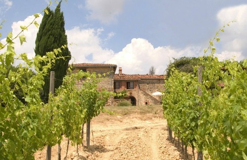 Trequanda Apartment | Nice apartment for 4 people with WIFI, pool, TV and parking, close to Montepulciano