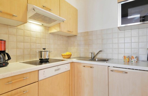 Albions Apartment | Nice apartment for 4 guests with WIFI, pool, TV, balcony and pets allowed