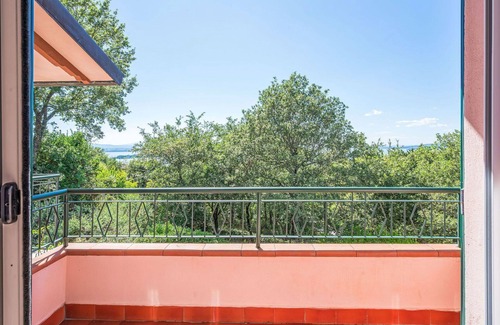 San Feliciano Apartment | Nice apartment for 4 people with WIFI, A/C, pool, TV, patio and pets allowed