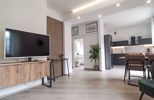 Ravina Apartment | Nice apartment for 4 people with WIFI, TV, patio, pets allowed and parking