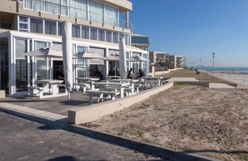 Lagoon Beach Apartment | Nice apartment for 4 guests with WIFI, TV and parking