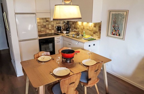 Schluein Apartment | Nice apartment for 5 guests with WIFI, TV, patio, pets allowed and panoramic view