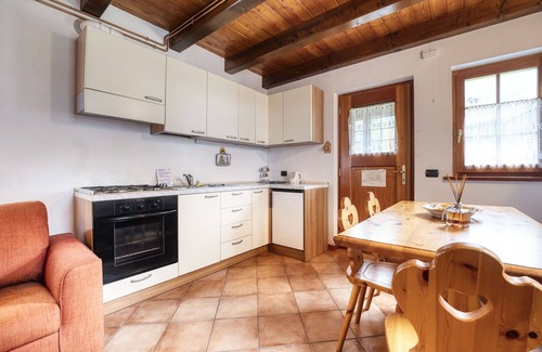 Macugnaga Apartment | Nice apartment for 5 guests with TV, balcony, pets allowed and panoramic view