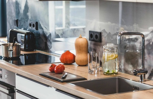 Prora Apartment | Nice apartment for 6 people with pool, WIFI, TV, terrace, pets allowed and parking
