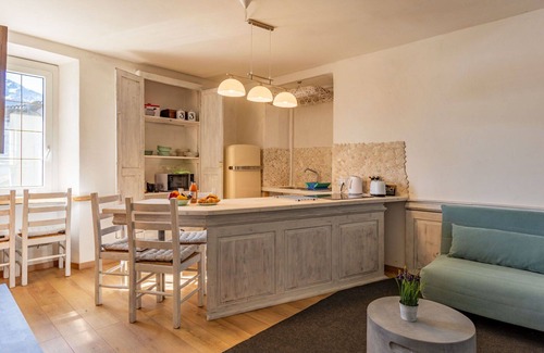 Trezzone Apartment | Nice apartment for 6 guests with A/C, WIFI, TV, terrace and parking