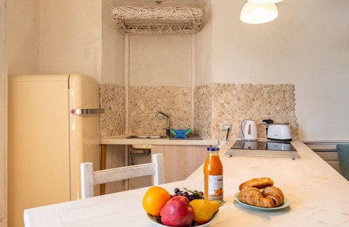 Trezzone Apartment | Nice apartment for 6 guests with A/C, WIFI, TV, terrace and parking