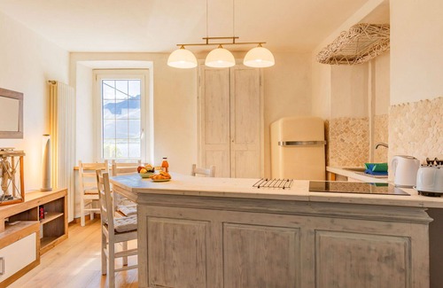 Trezzone Apartment | Nice apartment for 6 guests with A/C, WIFI, TV, terrace and parking