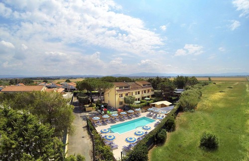 Marina di Cecina Apartment | Nice apartment for 6 guests with A/C, pool, WIFI, TV, patio and pets allowed