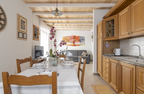 Erli Apartment | Nice apartment for 6 guests with WIFI, TV, terrace, pets allowed and parking