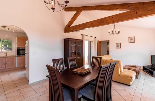Cervione Apartment | Nice apartment for 6 people with WIFI, A/C, TV, terrace, pets allowed and panoramic view