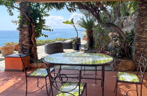 Varazze Apartment | Nice apartment for 6 people with WIFI, A/C, TV and patio
