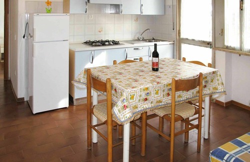 Marina di Cecina Apartment | Nice apartment for 6 people with pool, A/C, WIFI, TV, patio and pets allowed