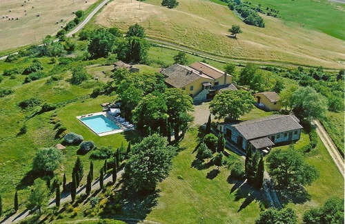 Il Poggio Apartment | Nice apartment for 6 people with WIFI, pool, TV, patio, pets allowed and panoramic view