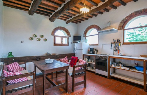 Pescia Apartment | Nice apartment for 7 people with pool, WIFI, TV, patio and pets allowed