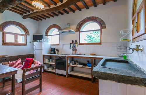 Pescia Apartment | Nice apartment for 7 people with pool, WIFI, TV, patio and pets allowed
