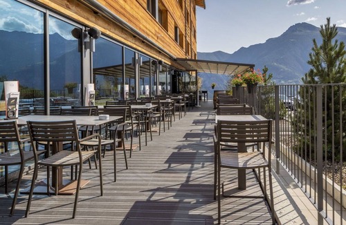 Chalais Apartment | Nice apartment for 8 guests with hot tub, WIFI, TV, pets allowed and parking