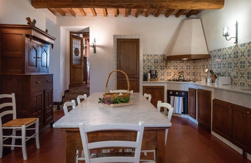 Siena Apartment | Nice apartment for 8 people with WIFI, hot tub, pool, pets allowed and parking