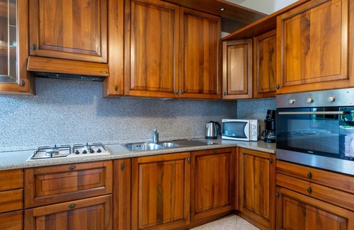 Aurogna Apartment | Nice apartment for 9 people with WIFI, hot tub, TV, patio and pets allowed
