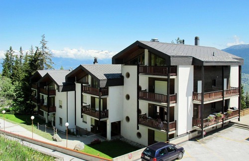 Heremence Apartment | Nice apartment for 4 people with pool, WIFI, balcony and pets allowed