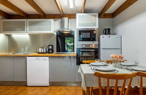 Les Mathes Apartment | Nice apartment for 4 guests with WIFI, TV, terrace and pets allowed