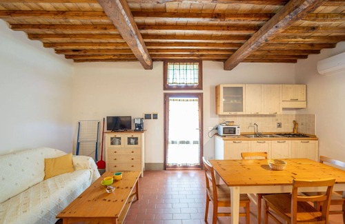 Montebonello Apartment | Nice apartment for 4 guests with WIFI, pool, A/C, TV, pets allowed, panoramic view and parking