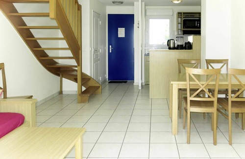 Azay-le-Rideau House | Nice apartment in villa for 6 guests with pool, WIFI, TV, terrace and pets allowed