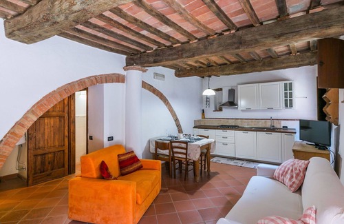 San Macario In Monte Villa | Nice apartment in villa for 4 guests with WIFI, pool, TV, patio and pets allowed