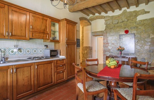 Monteriggioni Villa | Nice apartment in villa for 5 people with WIFI, pool, TV, patio and pets allowed