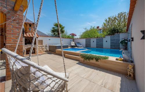 Porec Apartment | Nice Apartment In Baderna