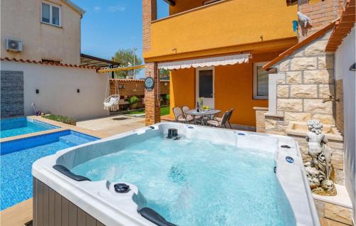 Porec Apartment | Nice Apartment In Baderna