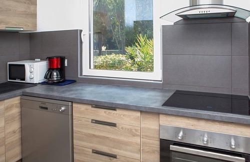 Ghisonaccia House | Nice apartment in villa for 6 people with A/C, pool, WIFI, TV, terrace, pets allowed and parking