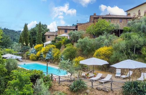 Montevarchi Villa | Nice apartment in villa with WIFI, pool, TV, patio, pets allowed, panoramic view and parking