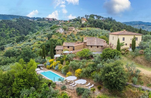 Montevarchi Villa | Nice apartment in villa with WIFI, pool, TV, patio, pets allowed, panoramic view and parking