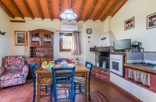San Miniato Villa | Nice apartment in villa for 2 people with pool, A/C, TV, patio and pets allowed