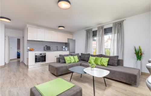 Pjescana Uvala Apartment | Nice Apartment In Pjescana Uvala
