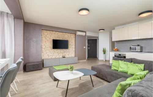 Pjescana Uvala Apartment | Nice Apartment In Pjescana Uvala