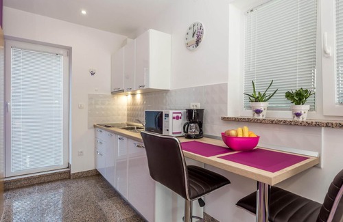 Rukavac Apartment | Nice apartment in Rukavac with WiFi