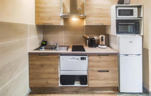 Saint-Chinian Apartment | Nice Apartment In Saint-Chinian