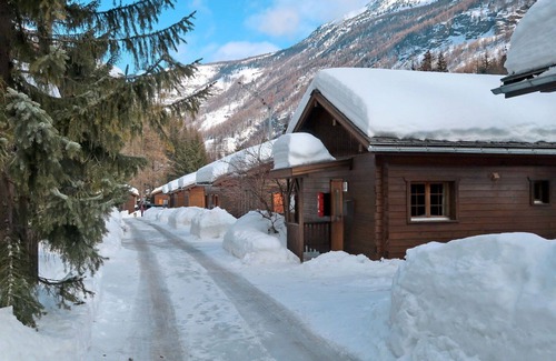 Saas-Balen House | Nice apartment in villa for 6 people with WIFI, TV, patio and pets allowed