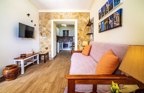 Mem Moniz House | Nice apartment in villa for 3 guests with WIFI, A/C, pool, TV and terrace