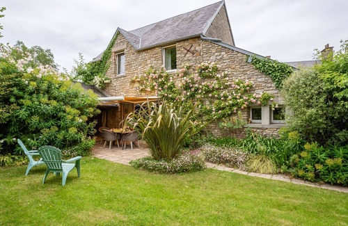 Sartilly-Baie-Bocage Villa | Nice apartment in villa for 3 guests with WIFI, TV, terrace and parking