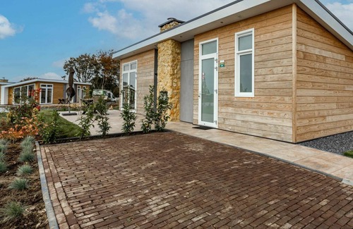 Bemelen House | Nice apartment in villa for 4 people with A/C, pool, WIFI, TV, terrace and parking