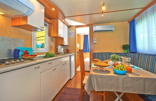 Baia Domizia House | Nice apartment in villa for 5 guests with pool, WIFI, A/C, patio and parking