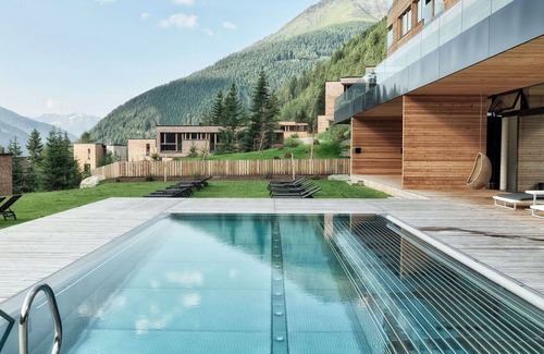 Großdorf House | Nice apartment in villa for 6 guests with pool, WIFI, TV and terrace